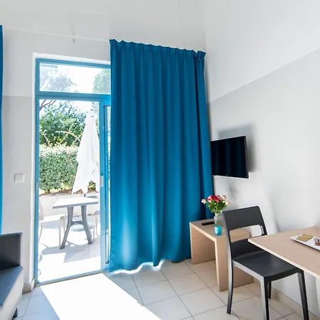 Hotel Zenitude Hôtel-résidences La Tour De Mare Fréjus