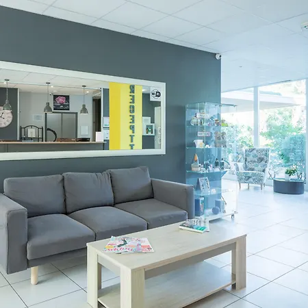 Hotell Comfort La Tour De Mare Fréjus