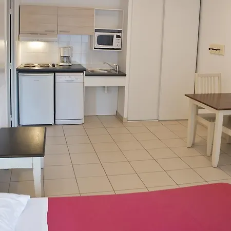 Hotell Comfort La Tour De Mare Fréjus