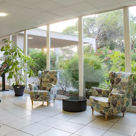 Hotell Comfort La Tour De Mare Fréjus