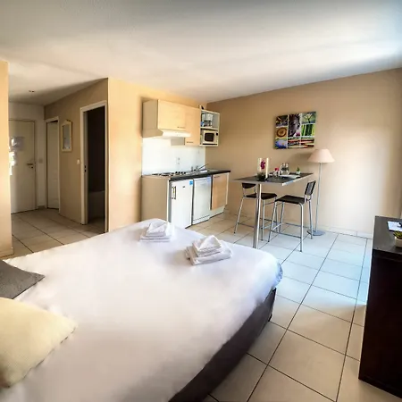 Hotel apartamentowy Comfort La Tour De Mare