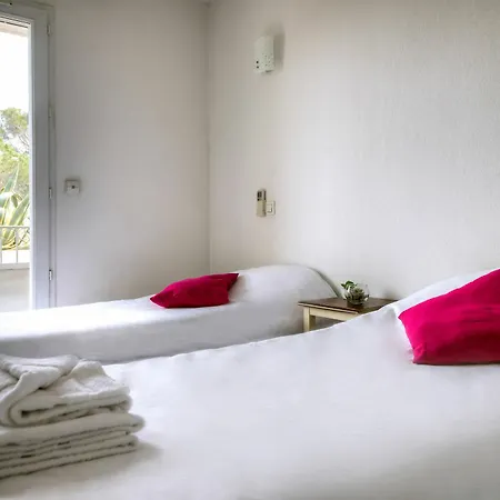 Comfort La Tour De Mare 아파트호텔 4*