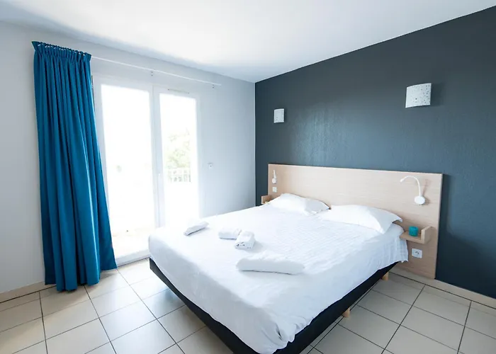 Отель Comfort La Tour De Mare 4*