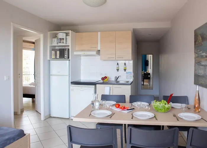 Отель Comfort La Tour De Mare 4*