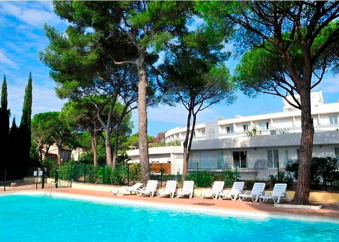 Hotel Comfort La Tour De Mare 4*