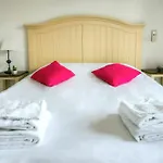 Comfort La Tour De Mare מלון Fréjus