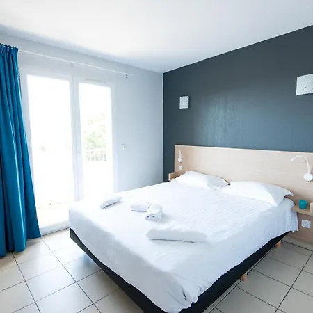 Ξενοδοχείο με διαμερίσματα Comfort La Tour De Mare 4*