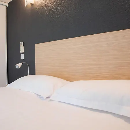 Comfort La Tour De Mare 호텔 4*