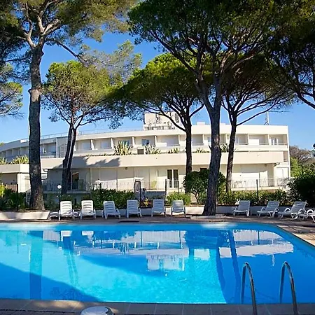 Comfort La Tour De Mare 4*