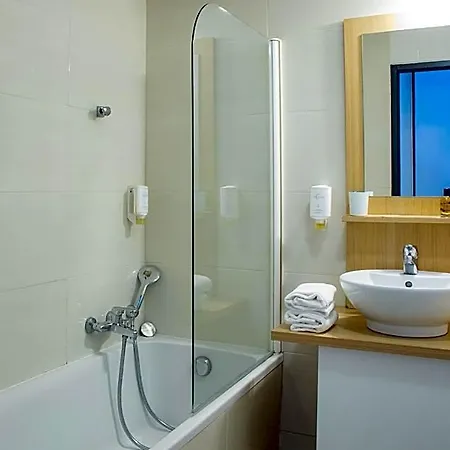 Comfort La Tour De Mare 4*