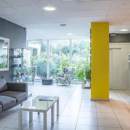 Zenitude Hôtel-résidences La Tour De Mare 4*