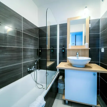 Ξενοδοχείο με διαμερίσματα Comfort La Tour De Mare