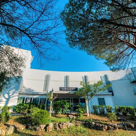 Zenitude Hôtel-résidences La Tour De Mare Appart hôtel Fréjus
