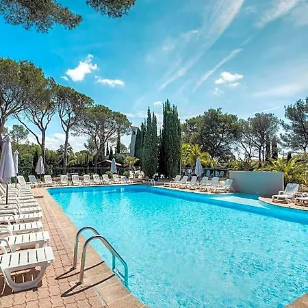 Ξενοδοχείο με διαμερίσματα Comfort La Tour De Mare 4*
