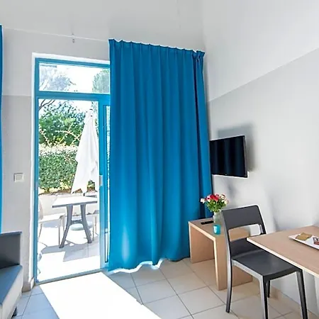 Comfort La Tour De Mare Апарт-отель 4*