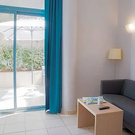 Comfort La Tour De Mare 4*