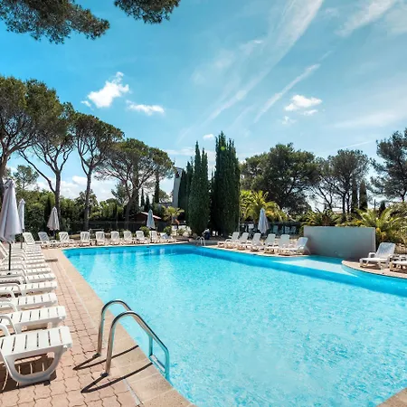Comfort La Tour De Mare 4*