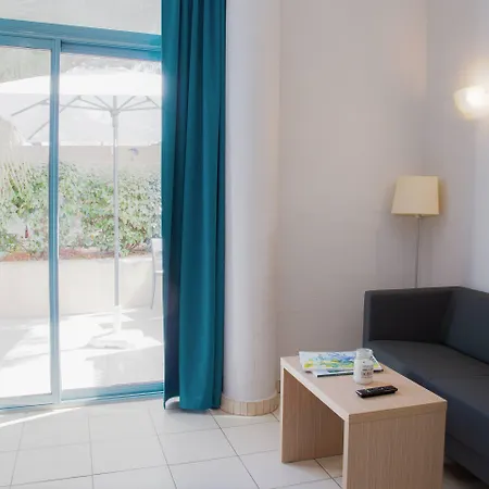 Comfort La Tour De Mare Apart-hotel 4*