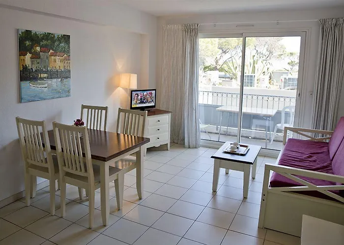 Comfort La Tour De Mare Hotel 4*