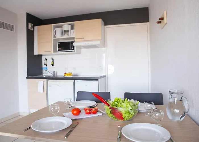 Comfort La Tour De Mare فندق 4*