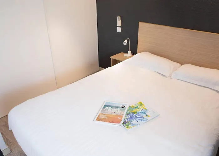 Comfort La Tour De Mare 酒店 4*