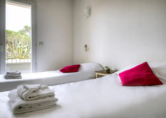 Comfort La Tour De Mare Hotel 4*